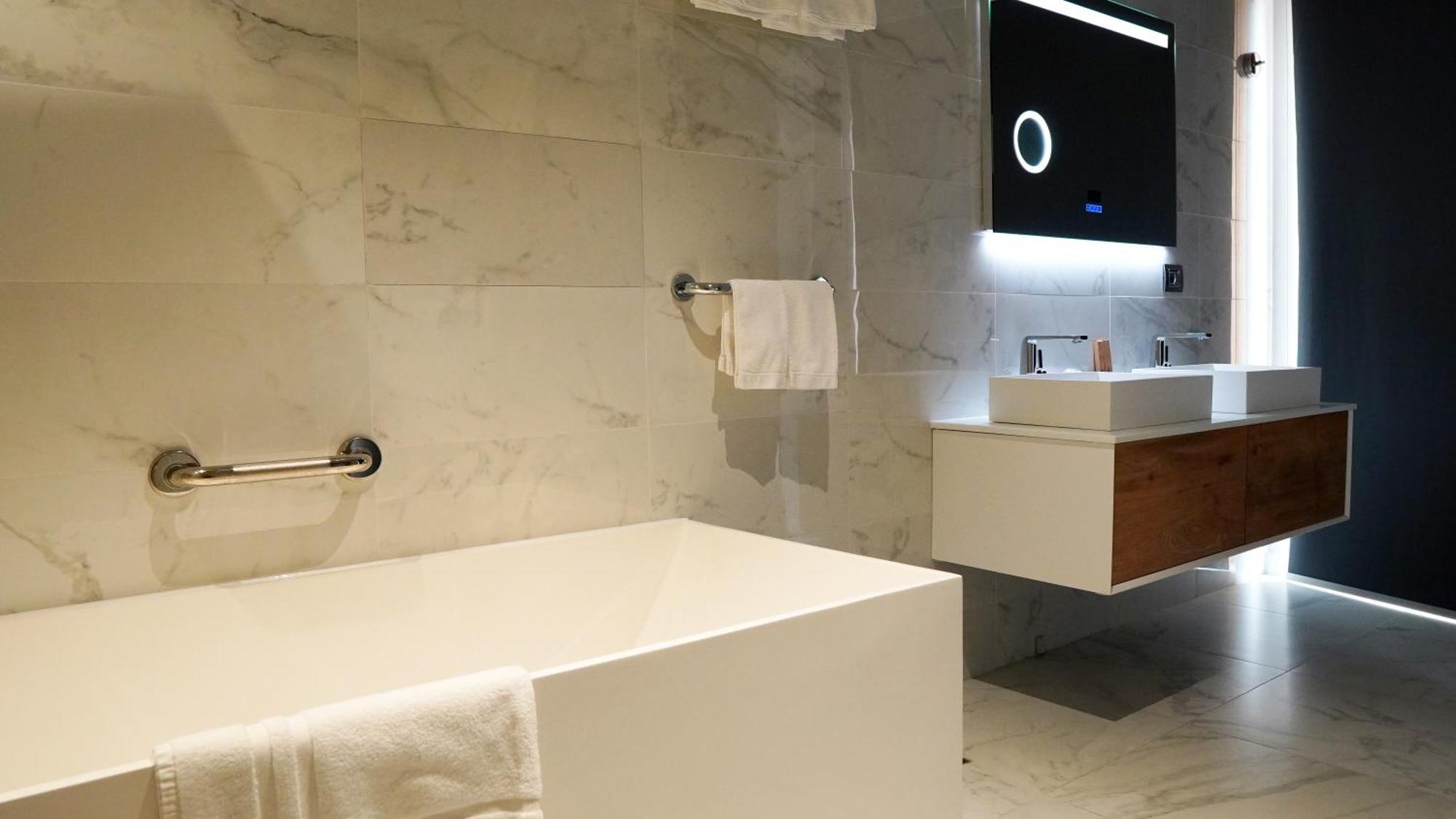 אראד Aniroc Signature Hotel מראה חיצוני תמונה Bathroom