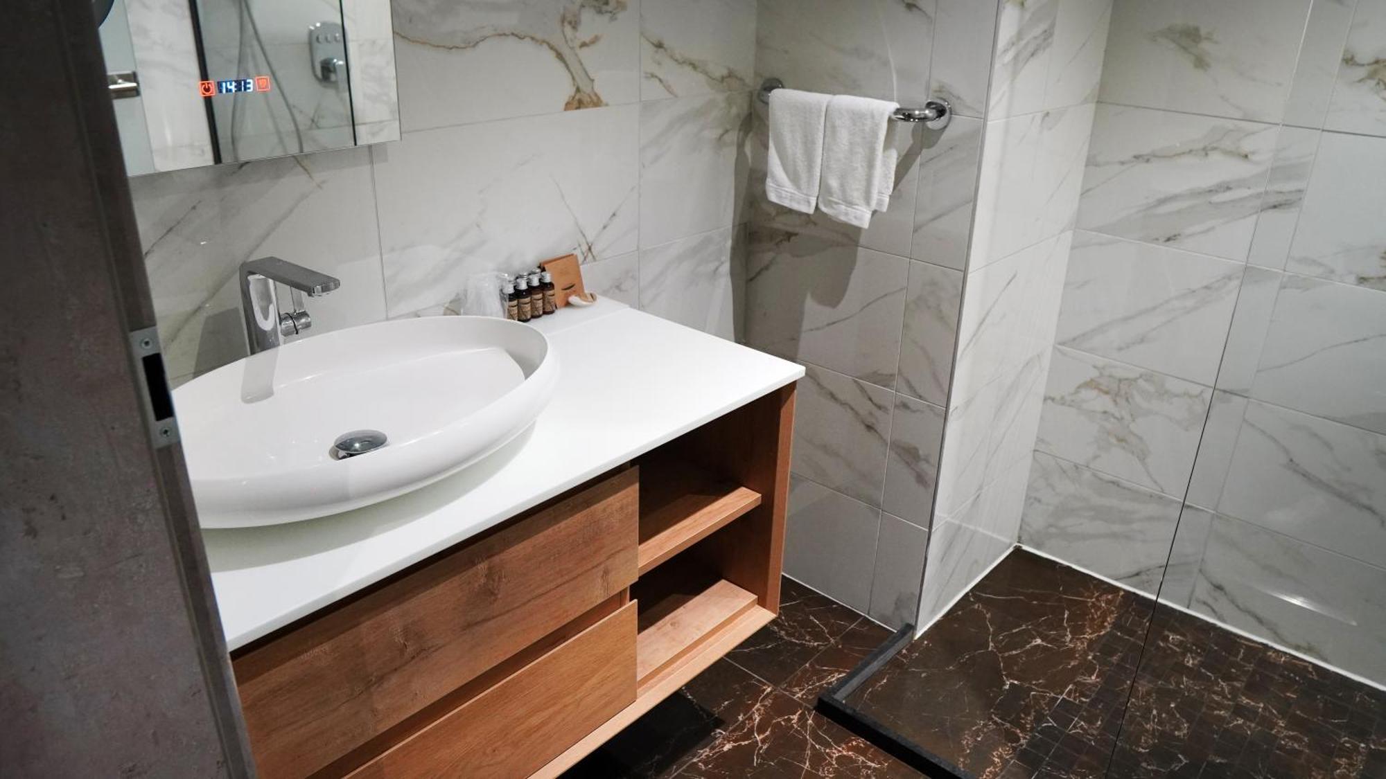 אראד Aniroc Signature Hotel מראה חיצוני תמונה Bathroom